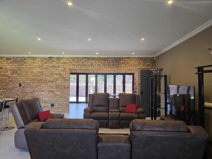 3 Bedroom Property for Sale in Wavecrest Eastern Cape